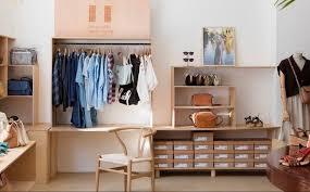 Intemporel vs. Moderne : Construire une garde-robe de luxe