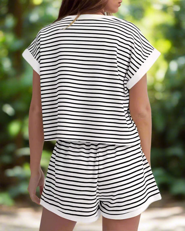 Ensemble élégant à rayures contrastées