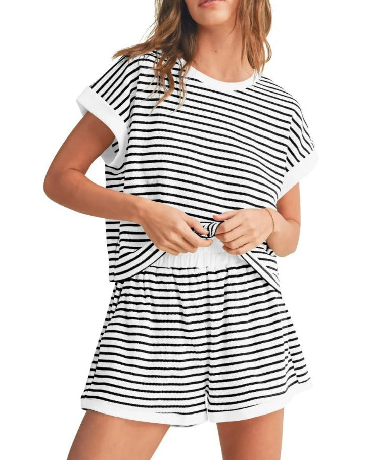 Ensemble élégant à rayures contrastées